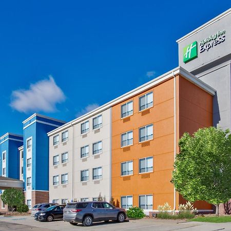 Holiday Inn Express Fremont By Ihg Exterior foto
