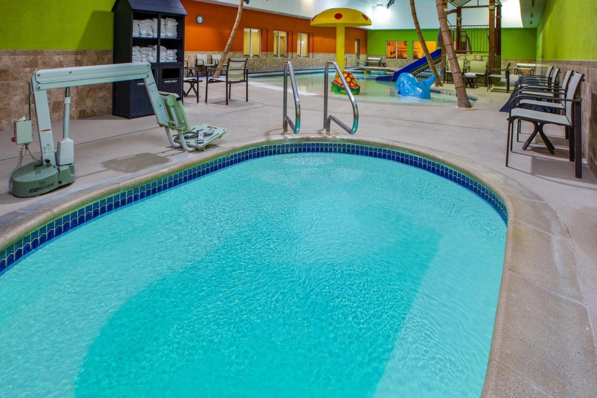 Holiday Inn Express Fremont By Ihg Exterior foto