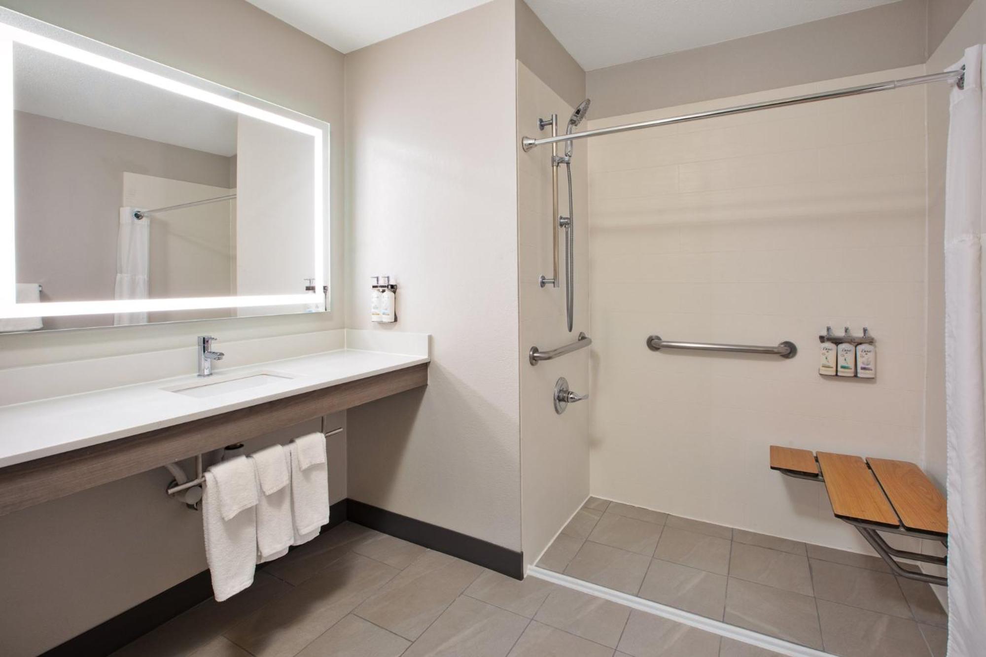 Holiday Inn Express Fremont By Ihg Exterior foto