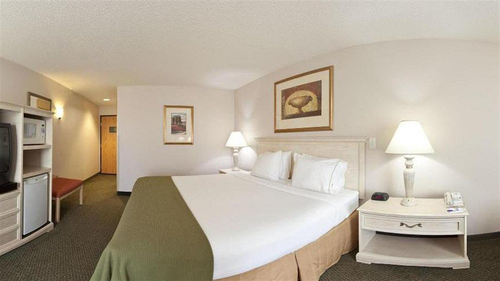 Holiday Inn Express Fremont By Ihg Exterior foto