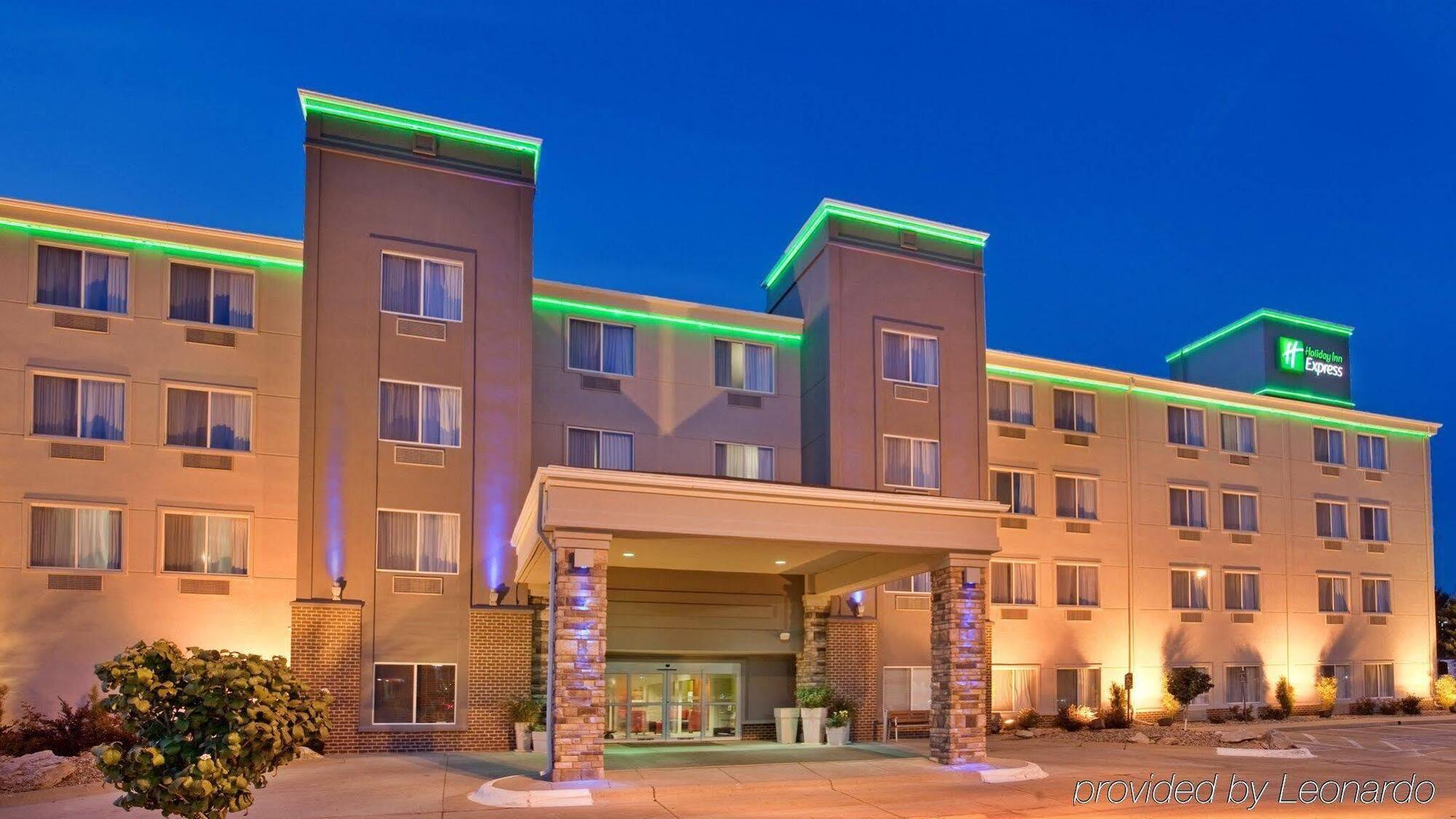 Holiday Inn Express Fremont By Ihg Exterior foto